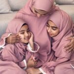 الأم وبنتها